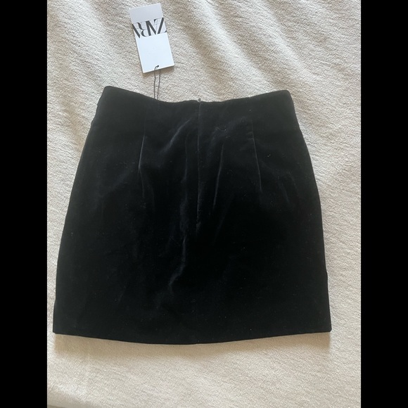 Nwt Zara black velvet high waisted mini ruched skirt XS - Picture 5 of 7